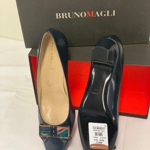 NWT: 8.5N Navy Blue Bruno Magli Heels